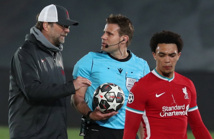 加兰27+8克林根两双 莫布利21+12骑士轻取开拓者